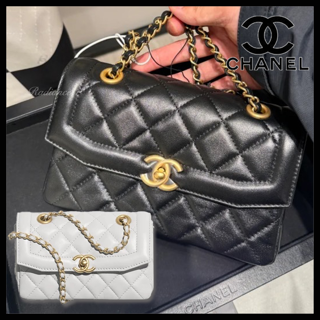 【上品でエレガント】CHANEL ミニフラップバッグ