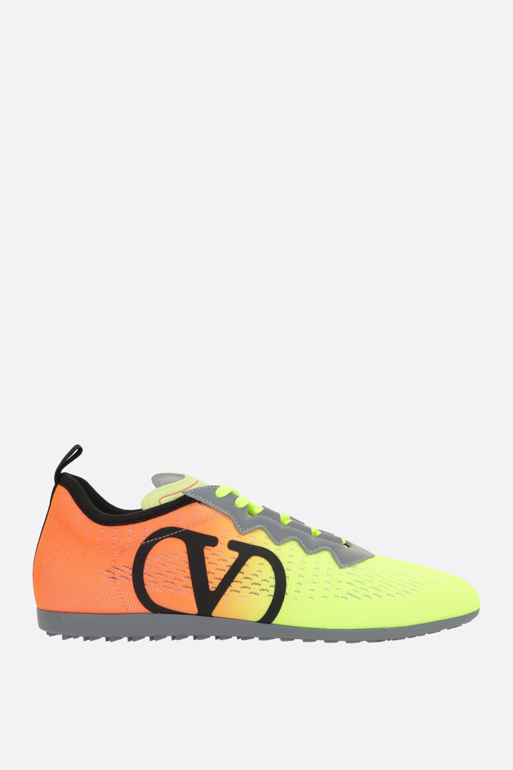 【関税&送料込】Valentino Garavani Chromathon Sneakers In Te