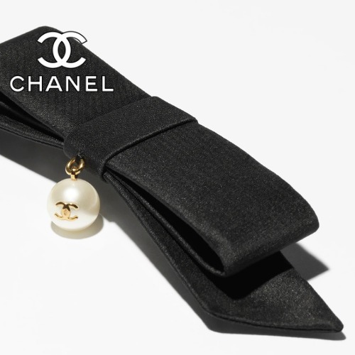 《さりげない可愛さ♪》CHANEL ボウ バレッタ パール付