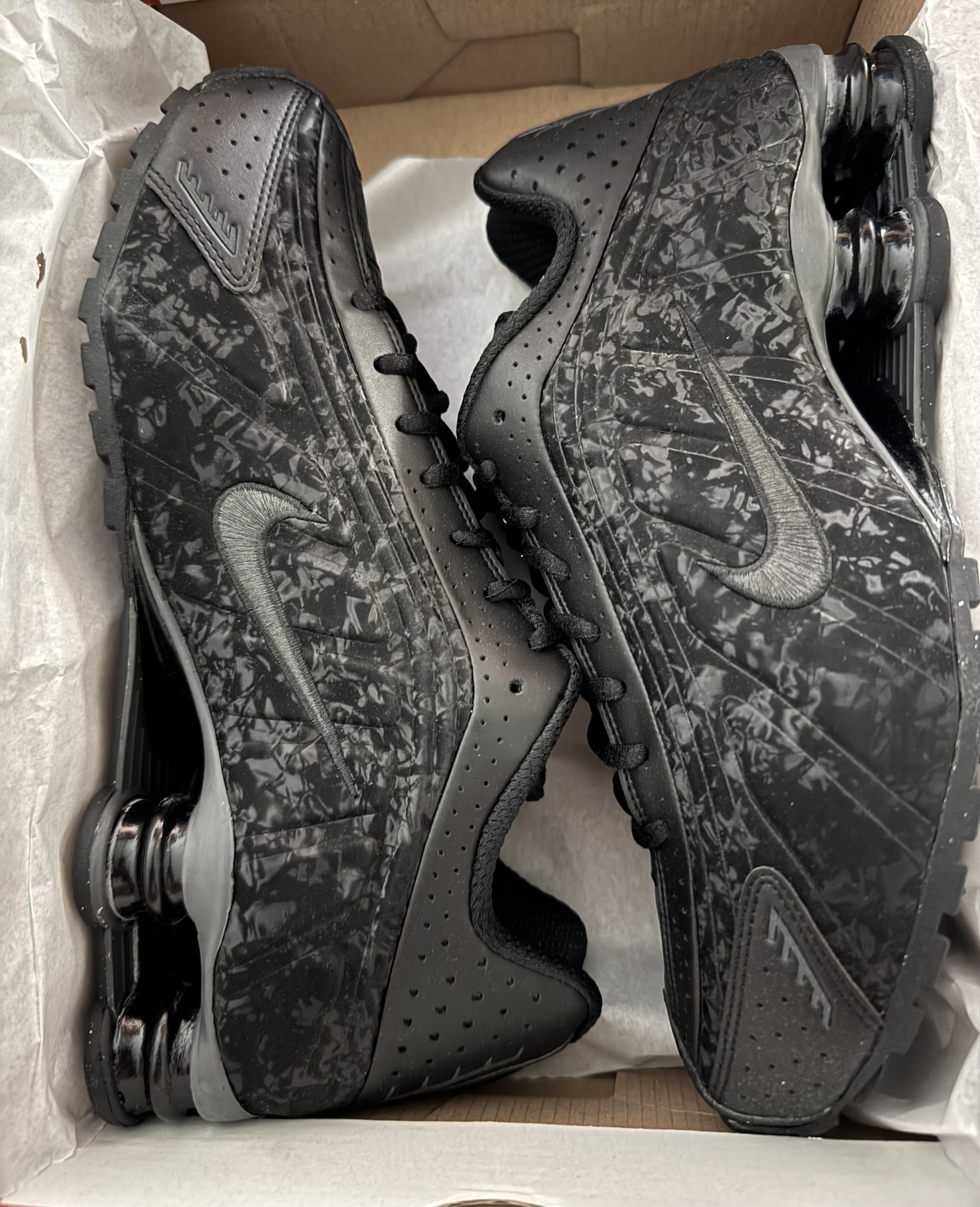 Nike ナイキ ショックス R4 ウィメンズシューズ