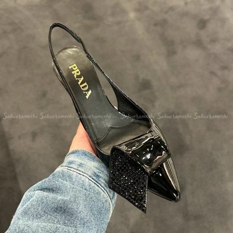 【PRADA】lady's エナメル調 ヒール パンプス 人気のblack PRADA パンプス 靴 黒 革 36サイズ
