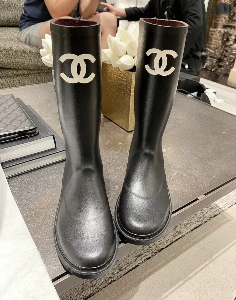 大人気で絶対欲しい【CHANEL】レインブーツ ジェニー着用 CHANEL - 新品未使用 シャネル レインブーツ39 ジェニー着用 超