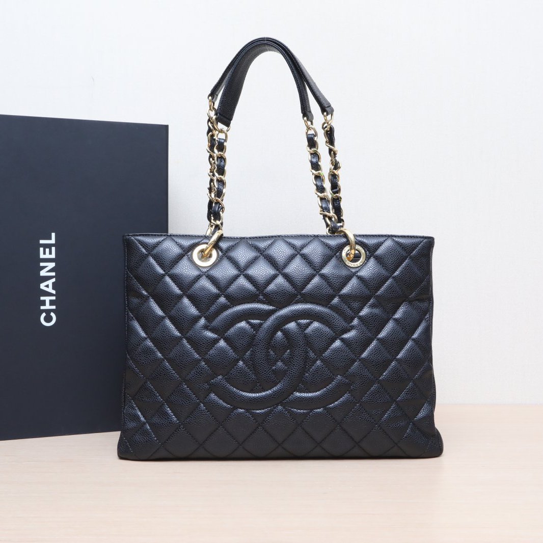 《タイムレスな逸品》【CHANEL】ゴールドバックルブラックバッグ
