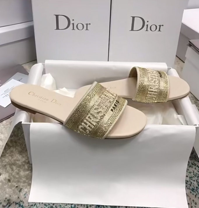 Dior《Dway スライド》ゴールド ロゴ ラインストーン DHL 直営店
