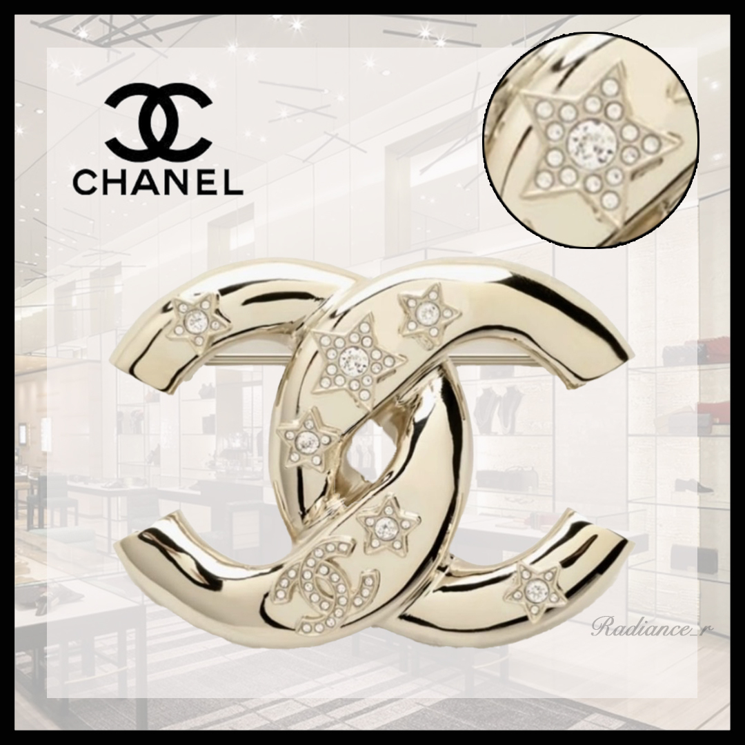 【ロゴと星が上品に煌めく★】CHANEL 25SS ブローチ