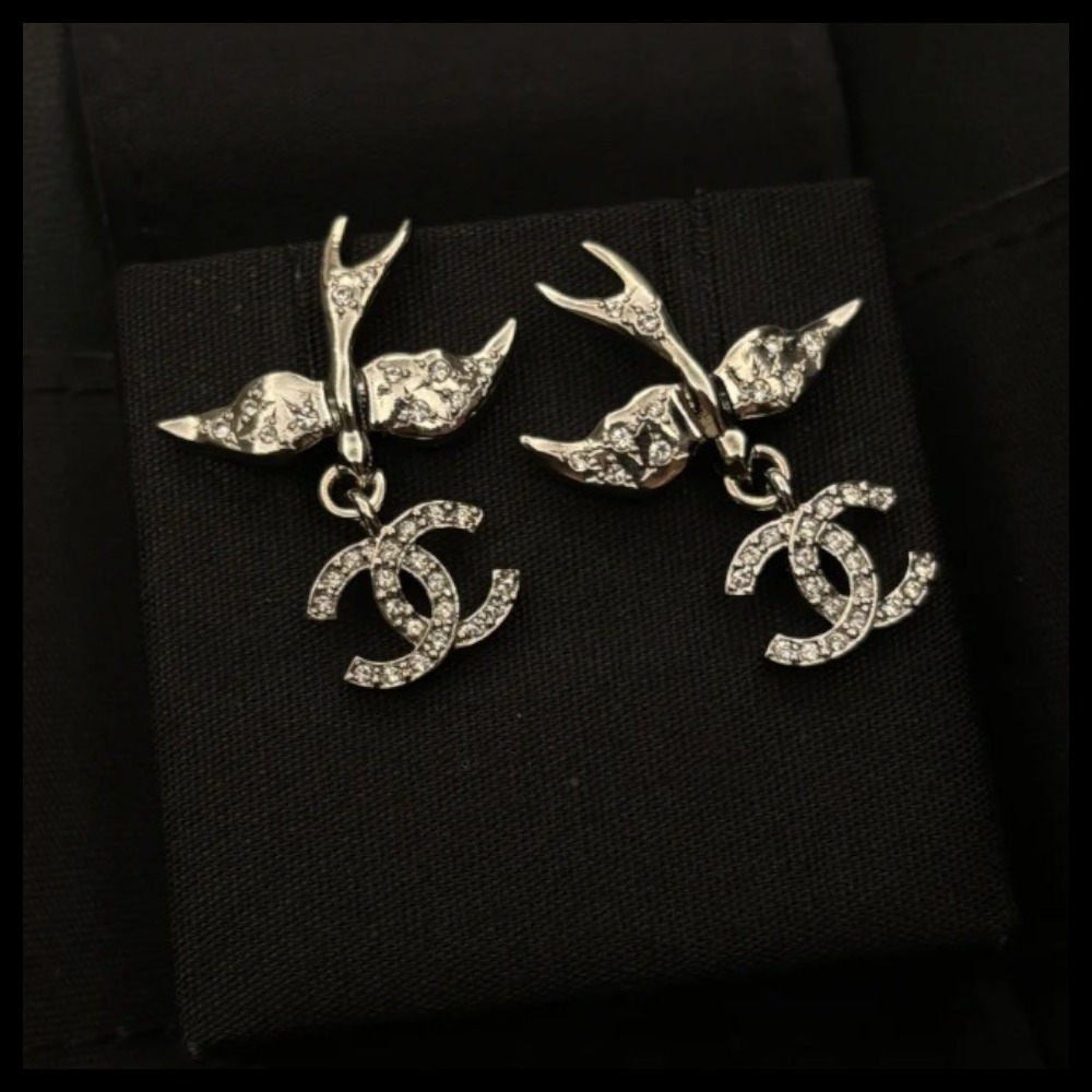 【鳥の羽モチーフがエレガント♪】CHANEL ピアス