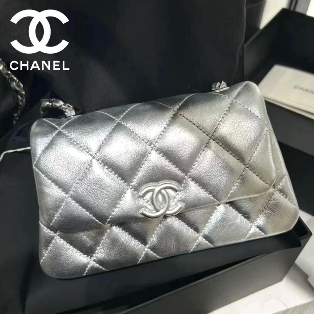 目を引く逸品☆【CHANEL】チェーン クラッチ バッグ