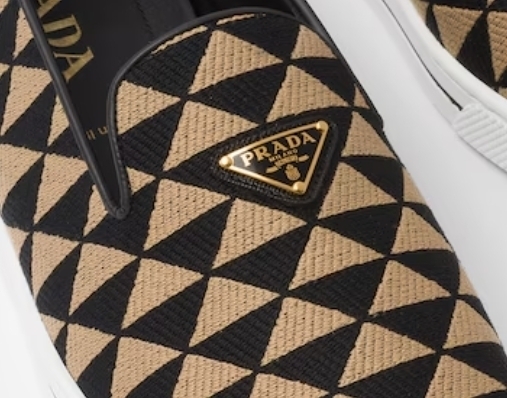 【関税&送料込】Prada Slip-On
