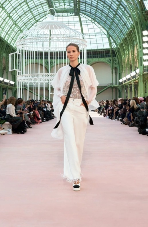 【この１枚でコーデが素敵に決まる☆】CHANEL ケープ この1枚でコーデが素敵に決まる☆】CHANEL ケープ