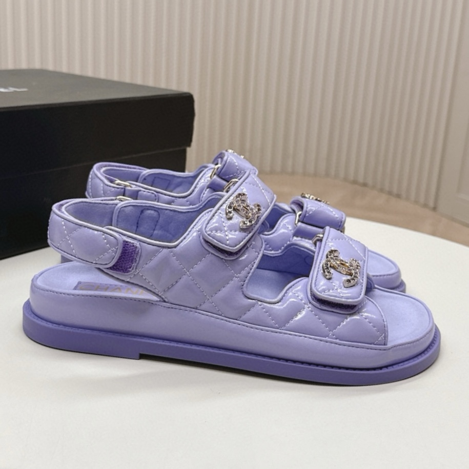 《ポップなカラーが可愛くて上品♪》25P限定★CHANEL サンダル