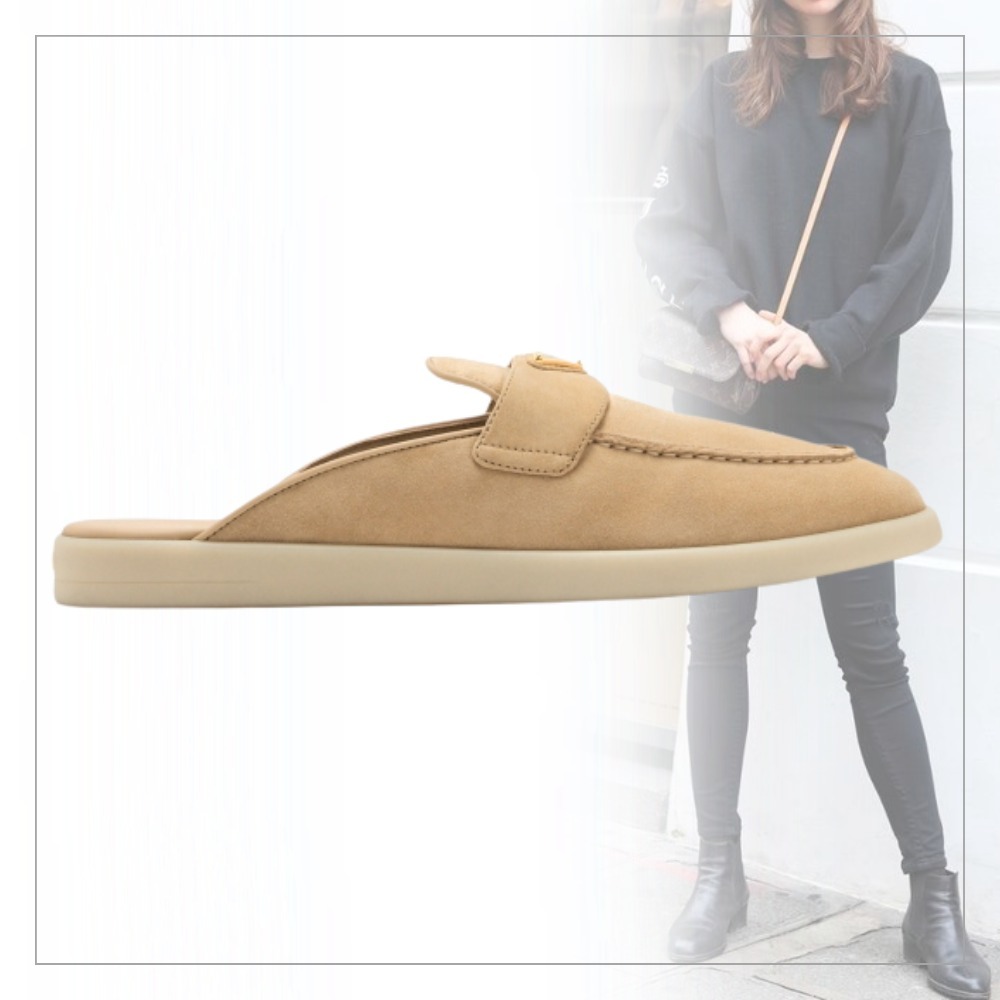 《上品で可愛い》【PRADA】スエードミュール フラット ベージュ