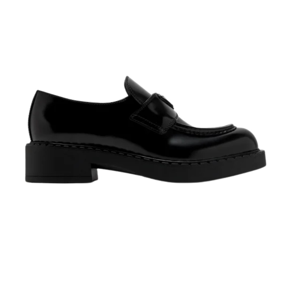 《ラグジュアリー漂う》【PRADA】ブラッシュドレザーローファー