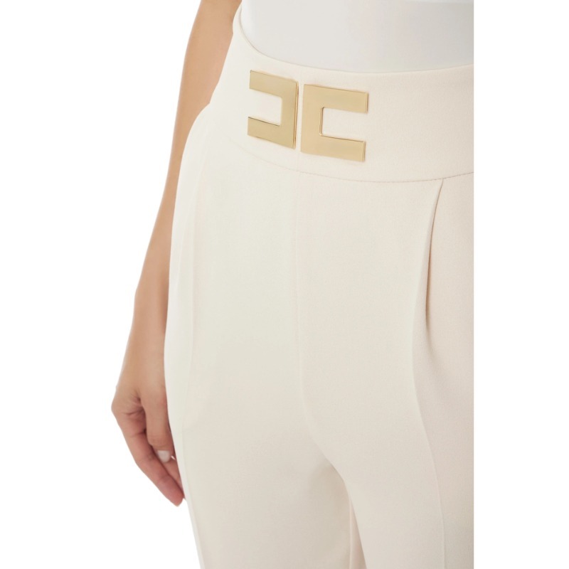 エリザベッタ フランキ パンツ クレープ生地 ロゴプレート Trousers in crêpe fabric with logo plaque | Elisabetta Franchi