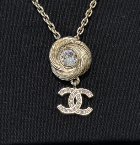 CHANEL《ロゴがが揺れる♡》シャネル ネックレス
