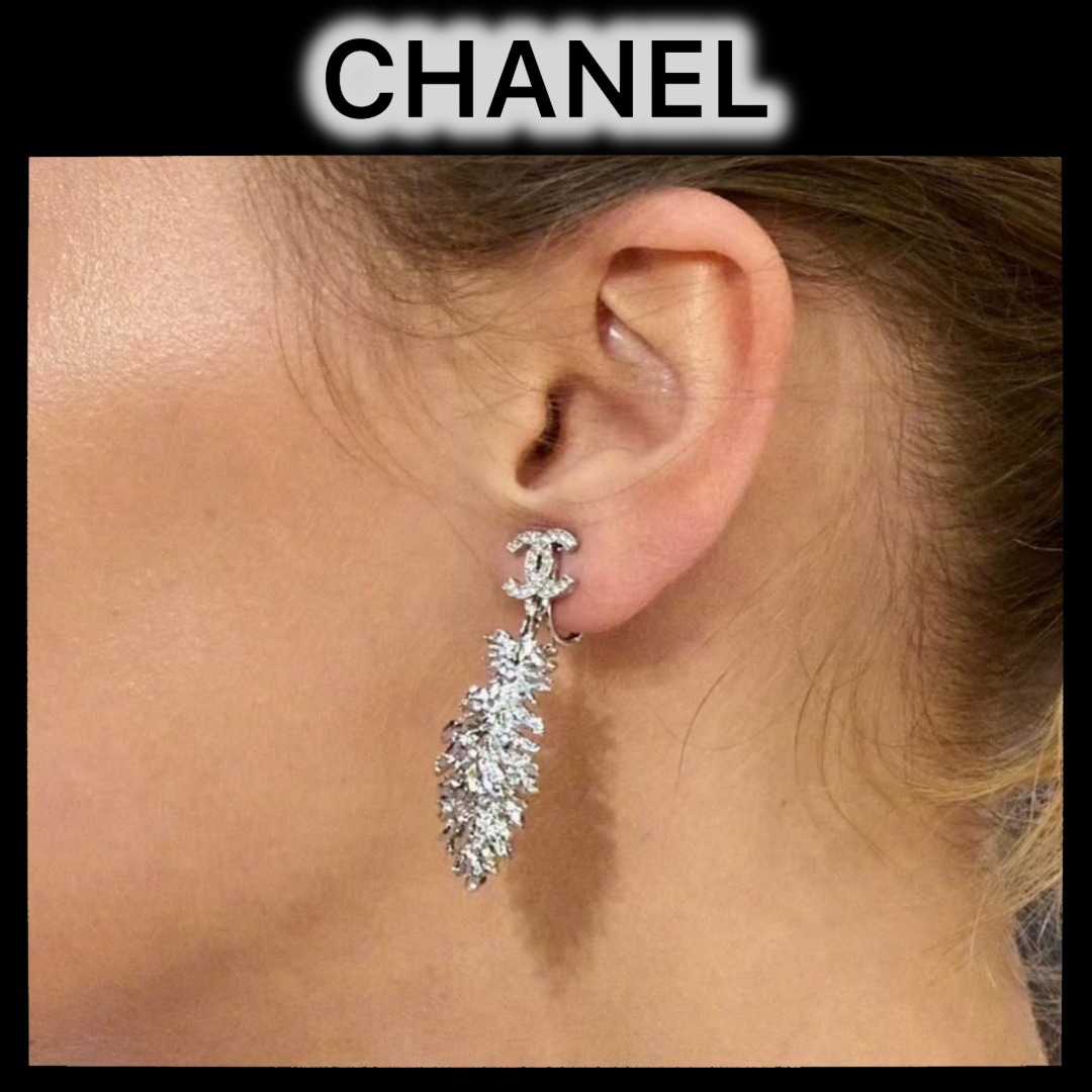 ★軽やかなフェザーモチーフ★CHANEL ピアス