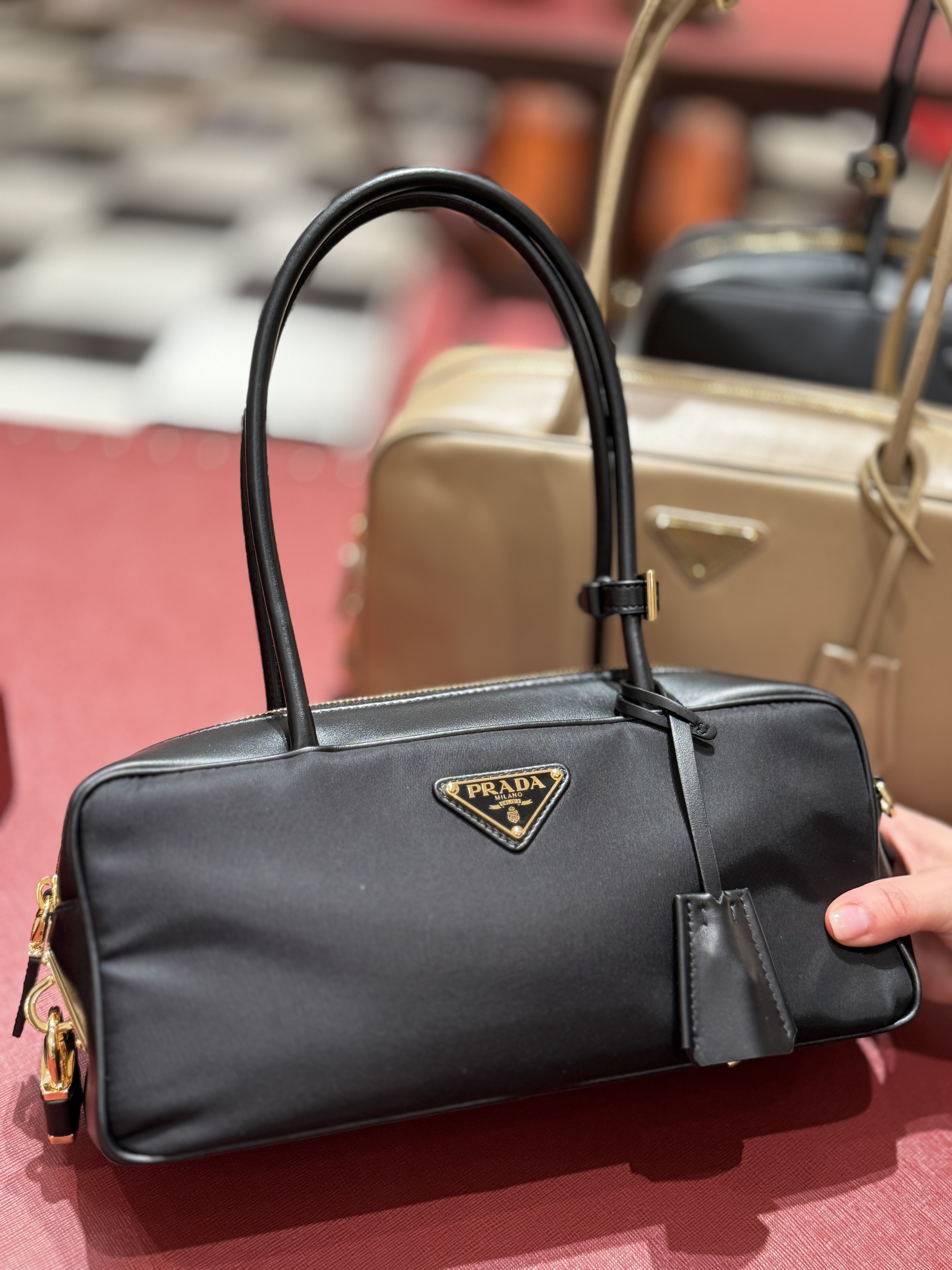 すぐ届く！GUCCI ムーンサイド ミニショルダーバッグ 限定！すぐ届く！GUCCI ムーンサイド ミニショルダーバッグ