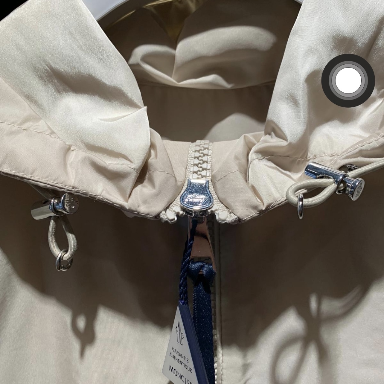 MONCLER直営OUTLET( WETE)袖ロゴ裾フリルジャケットNew arrival org.jpg