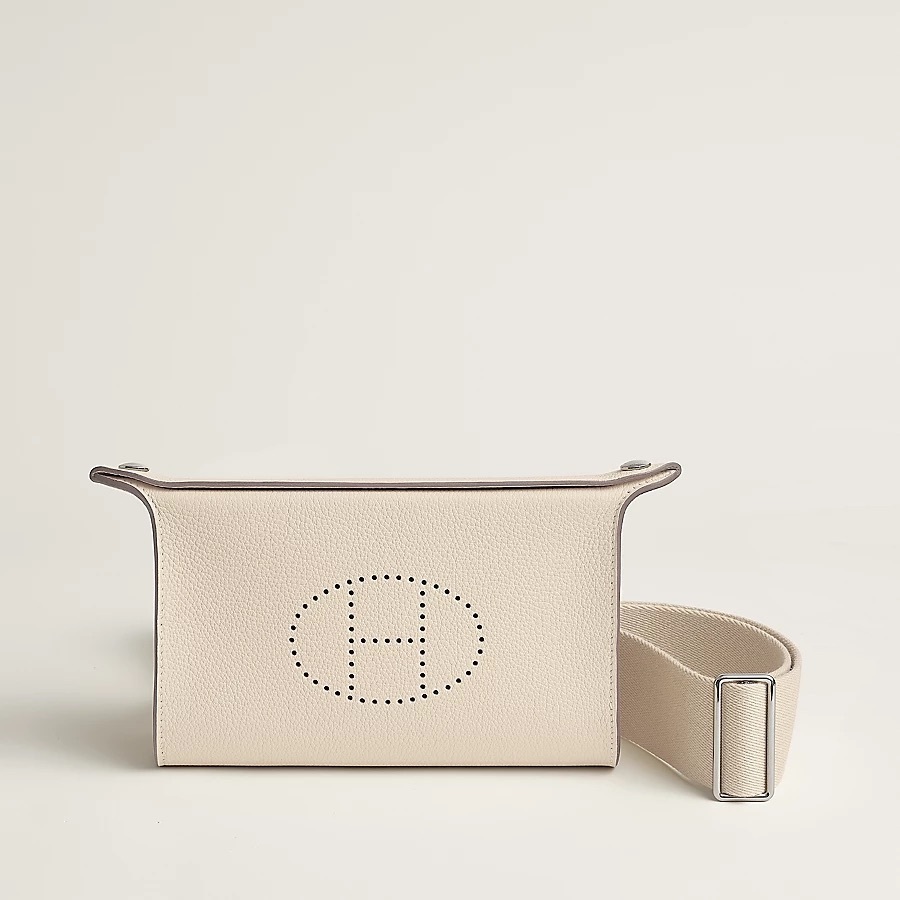 ＊スタイリッシュなシルエット♪【HERMES】ヴィデポッシュバッグ スタイリッシュなシルエット♪【HERMES】ヴィデポッシュバッグ