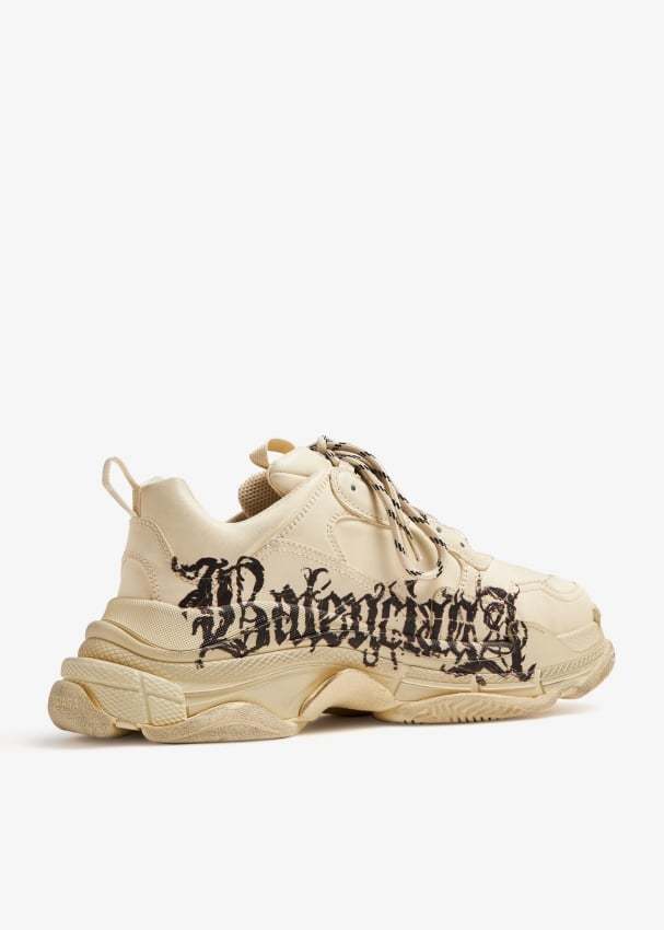 《大胆なロゴ》【BALENCIAGA】Triple S スニーカー