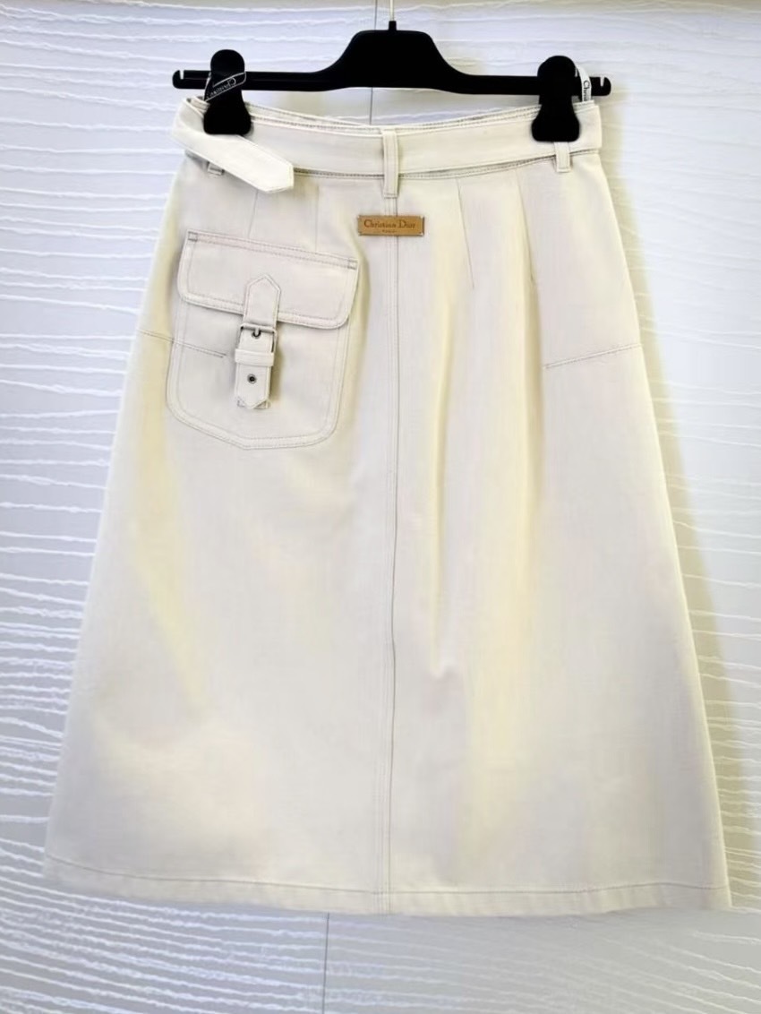 【残りわずか】 ホワイトで上品カジュアルに♡】DIOR スカート スカート