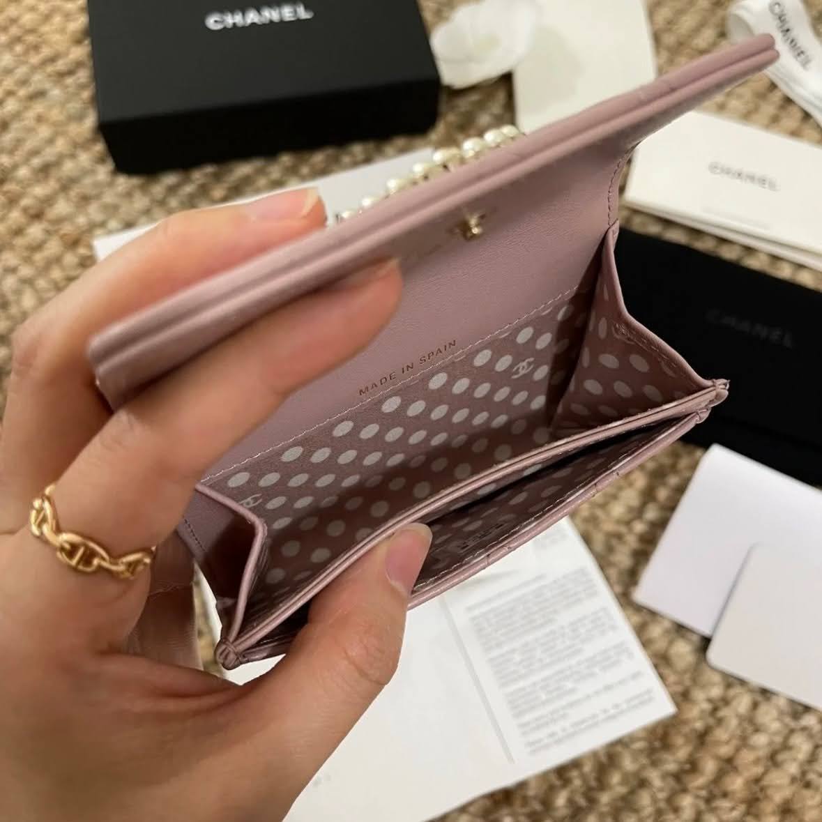 24P パールと美しいピンクに一目惚れ【CHANEL】カードケース org.jpg
