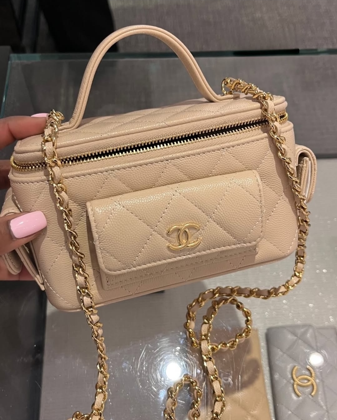 キャビアスキン 可愛いサイズ【CHANEL】ポケット付 バニティ