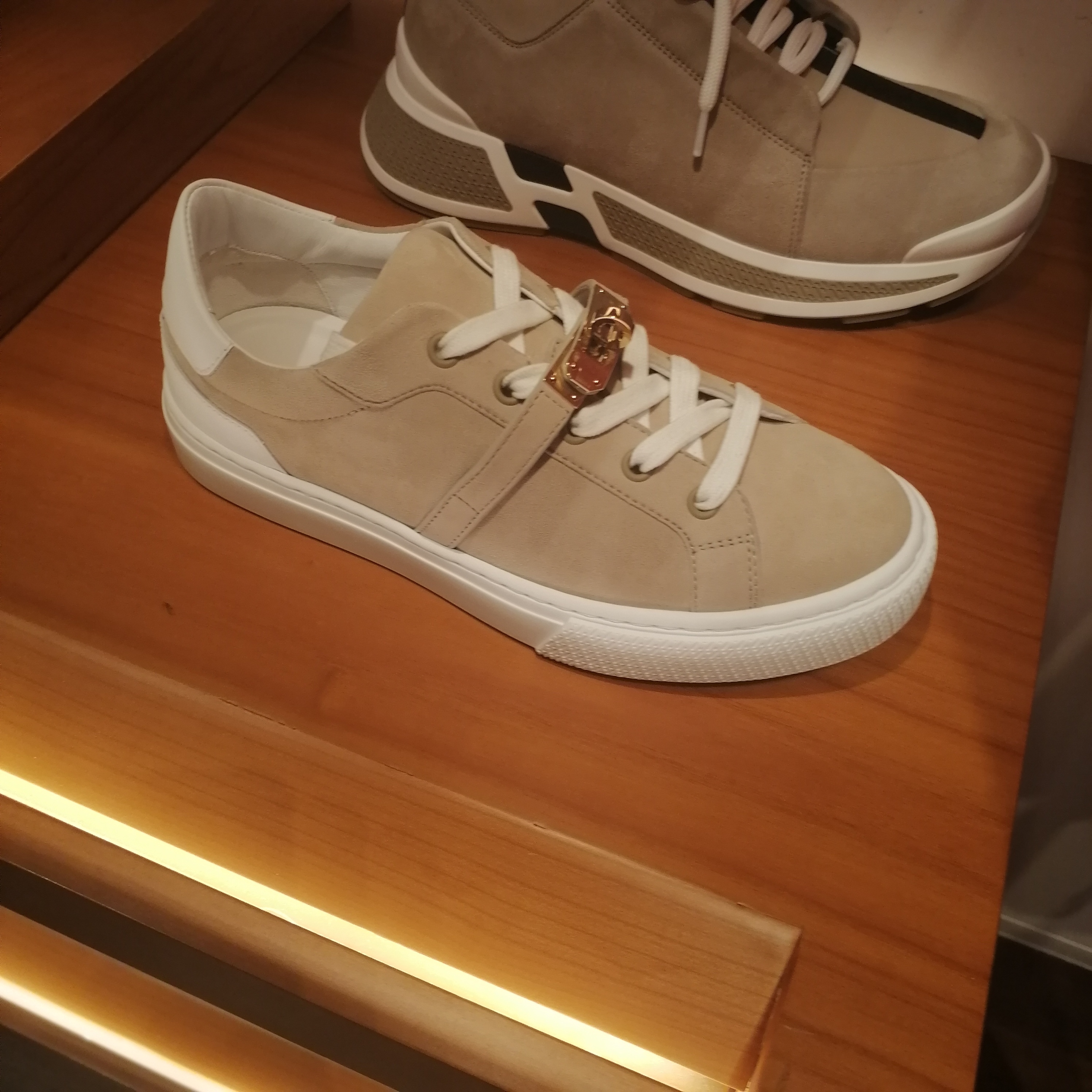 HERMES☆デイスニーカー