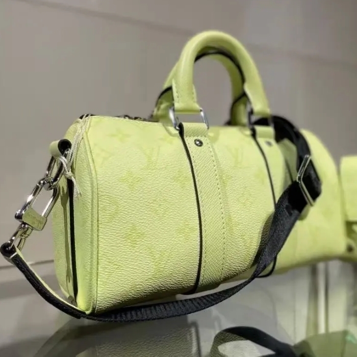 《LVロゴ》Louis Vuitton キーポル・バンドリエール25
