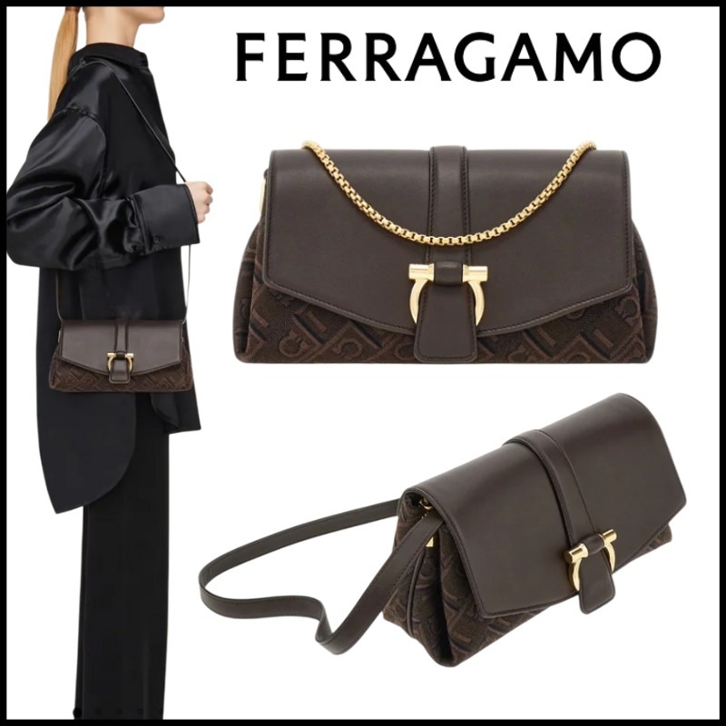 ★FERRAGAMO★モノグラム フラップ ショルダーバッグ (XS)