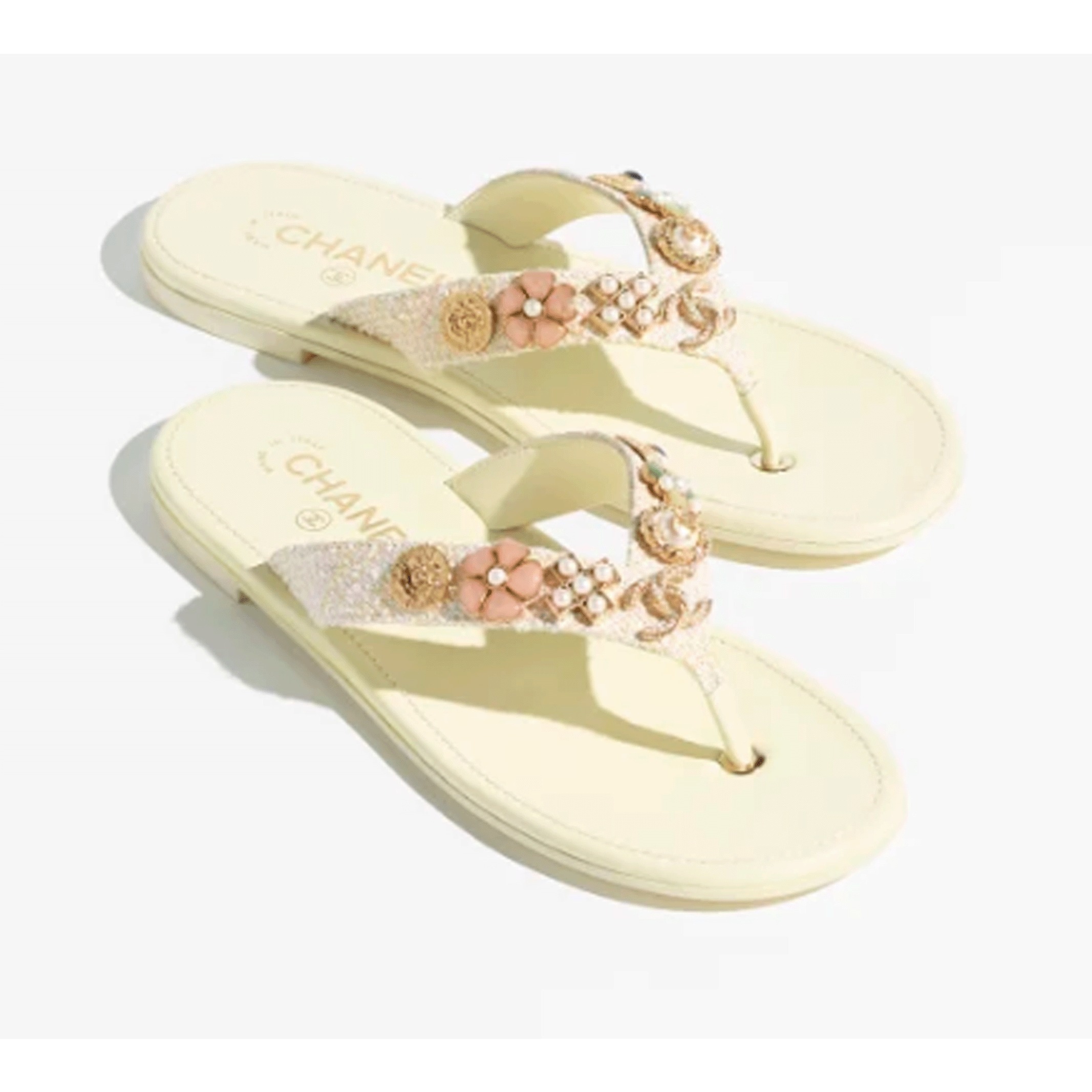 春夏に映えるビジュー&ツイード☆【CHANEL】ビーチサンダル 春夏カラー×ビジューが可愛い♪【CHANEL】 ビーチサンダル