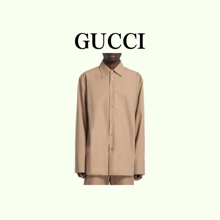 Tシャツ・カットソー T-shirt with embossed logo