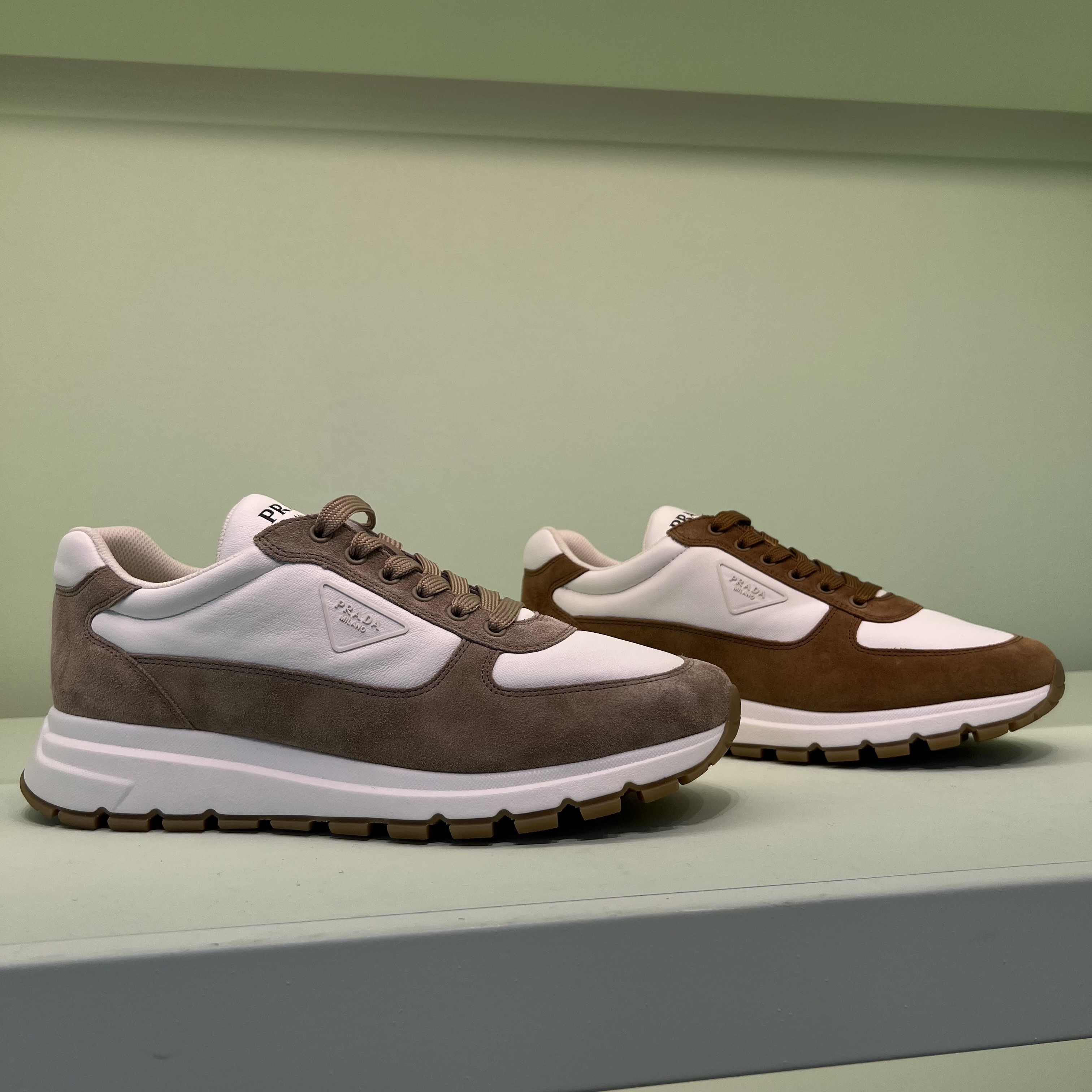 【PRADA】セール！2EG483 ロゴ おしゃれ レザースニーカー