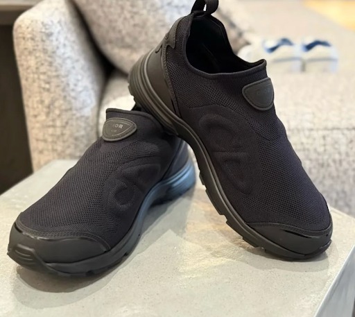 《立体ロゴがお洒落☆》DIOR B30 スニーカー