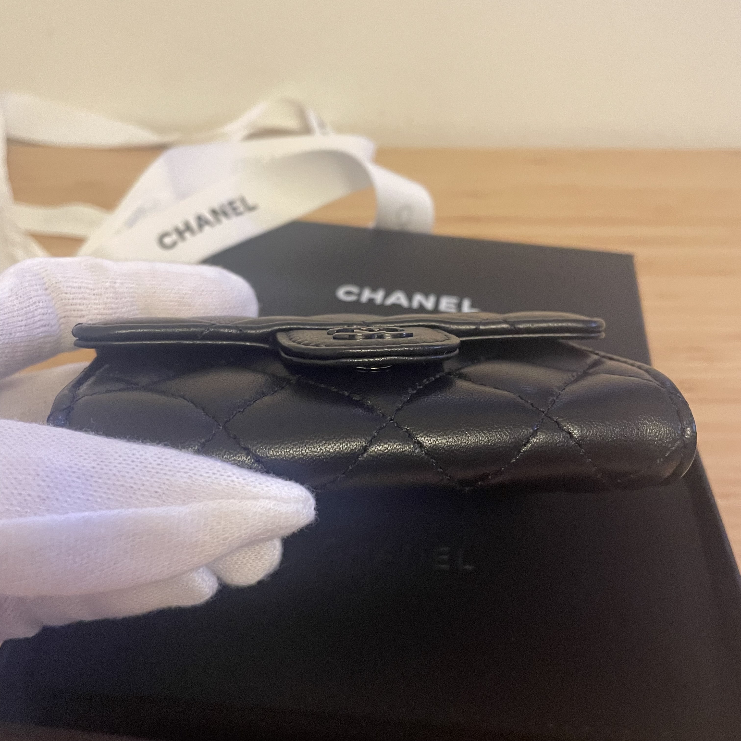 《在庫あり》CHANEL SO BLACK クラシック フラップ カードケース