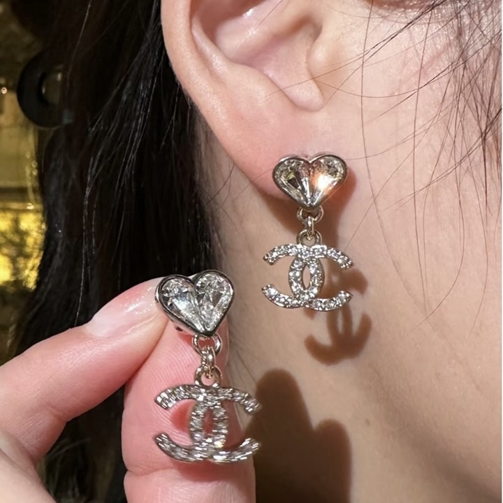 《ハートが煌めく♡》CHANEL ピアス CCロゴ