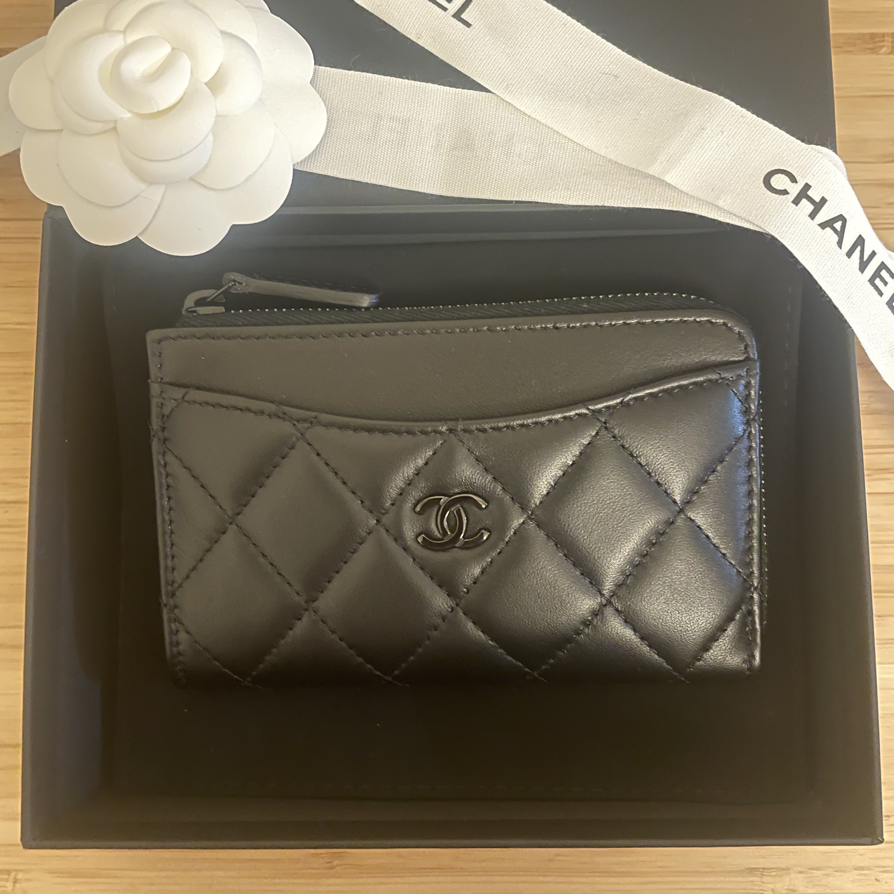 《CHANEL》ギフトにも 定番 クラシックカードケース SO BLACK