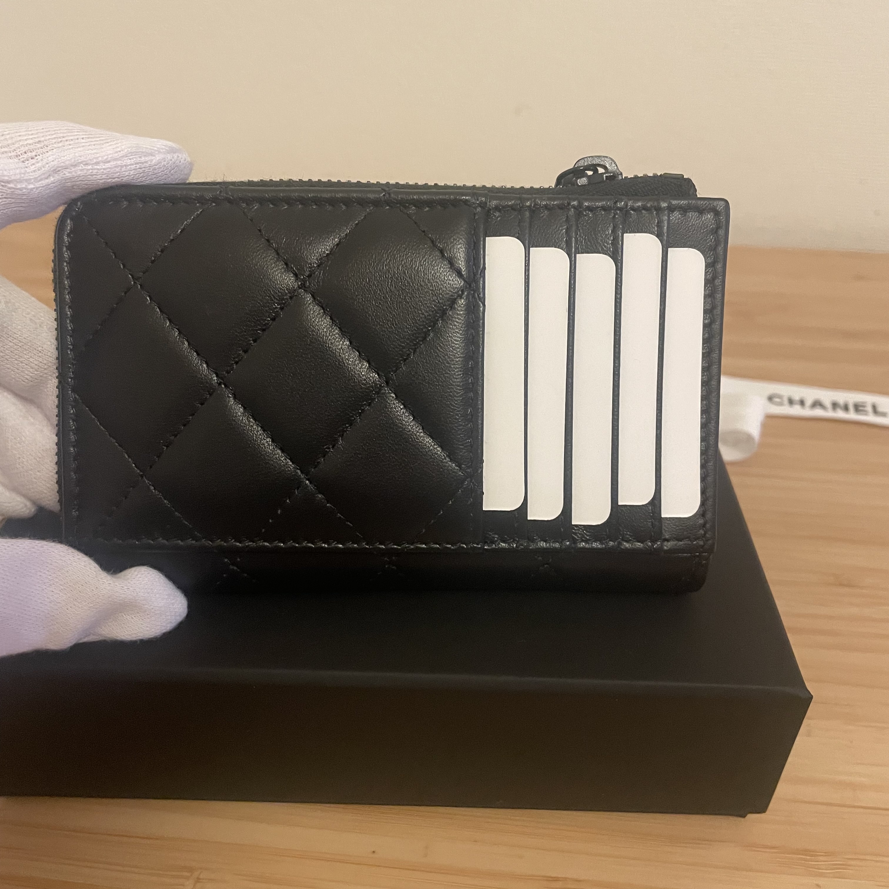 《CHANEL》ギフトにも 定番 クラシックカードケース SO BLACK