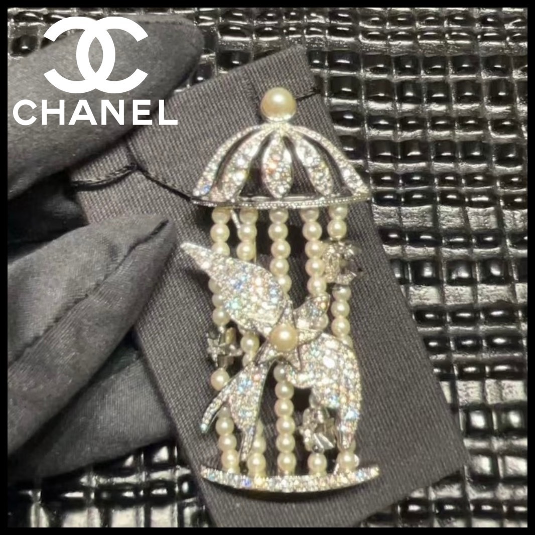 煌びやかな鳥籠モチーフが華やかな♪【CHANEL】25S ブローチ