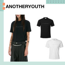 【ANOTHERYOUTH】ダメージロゴ スリーブレス チャコール ANOTHERYOUTH(アナザーユース) - 海外通販のBUYMA