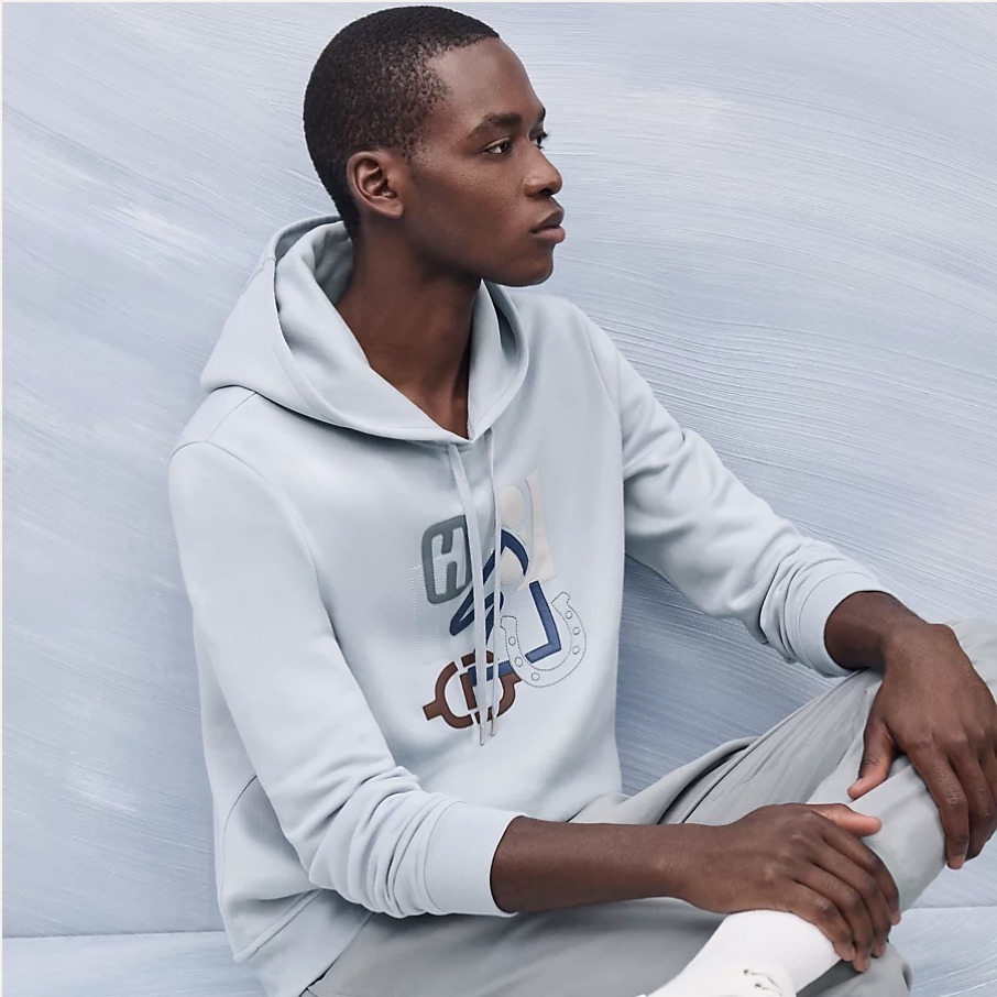 人気【HERMES】レザーパッチ「Hパズル」フード スウェットシャツ フーデッド・パーカ レザーパッチ 《Hパズル》 | Hermès