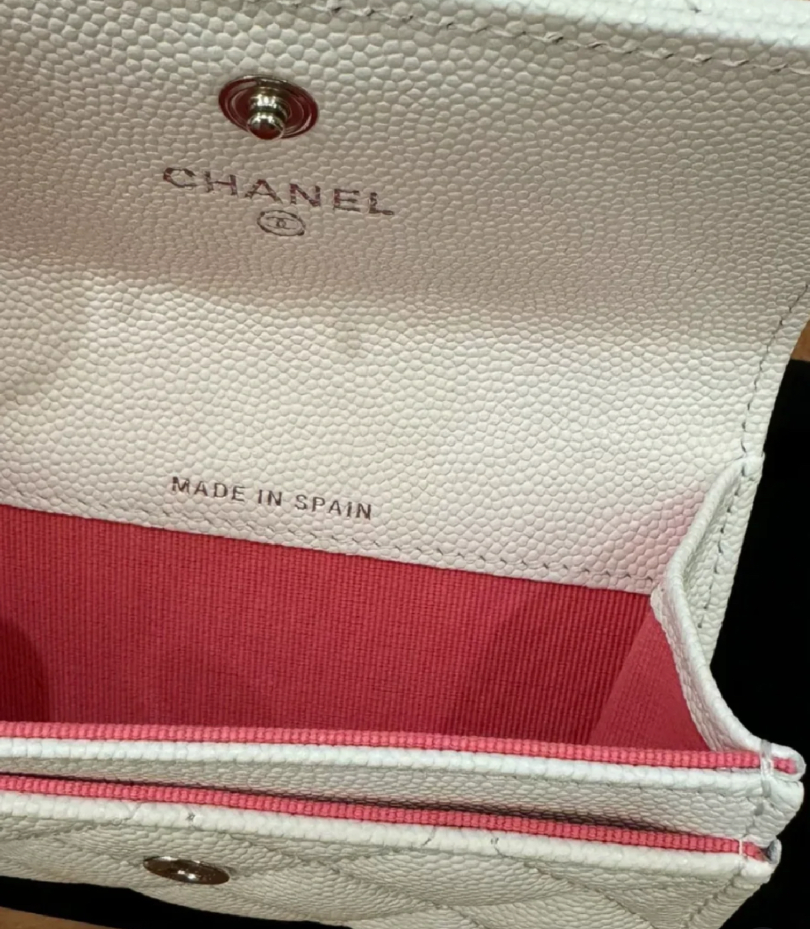 《25SS新作♪》CHANEL カードケース ホワイト×レッド