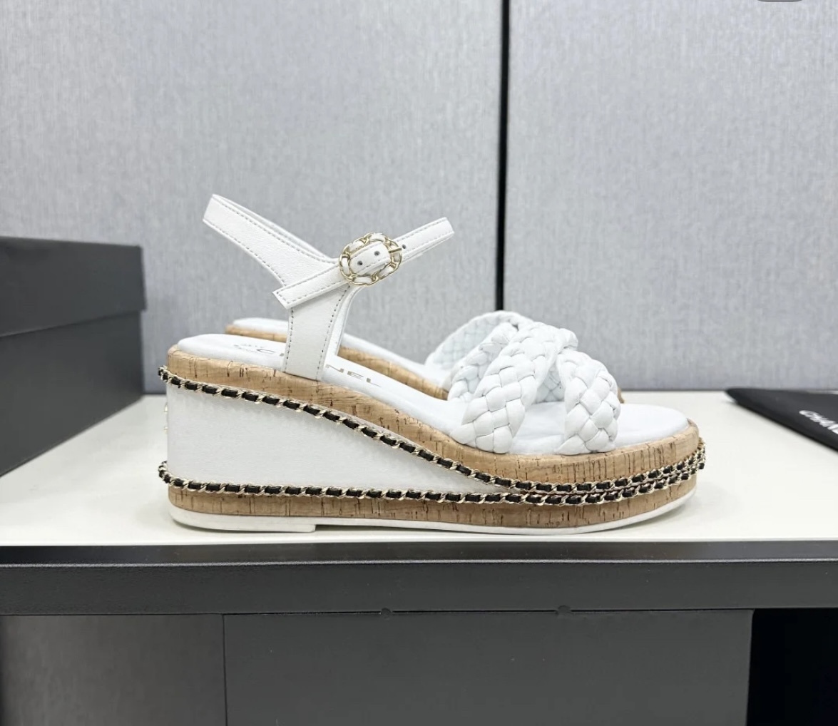 《この夏履きたい♪》CHANEL サンダル ホワイト 厚底