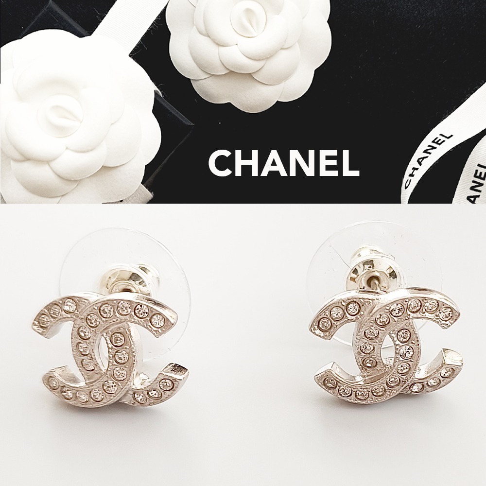 CHANEL クラシック ロゴ クリスタルピアス