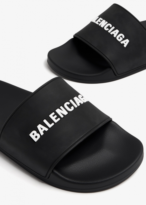 《デイリーに最適》【BALENCIAGA】ロゴラバーサンダル