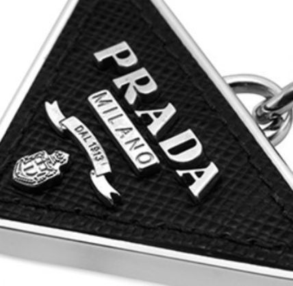 《PRADA》 サフィアーノ ロゴ キーリング