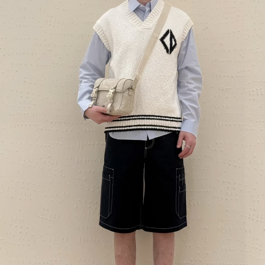 男女問わず着こなし自在♪】 DIOR ベスト