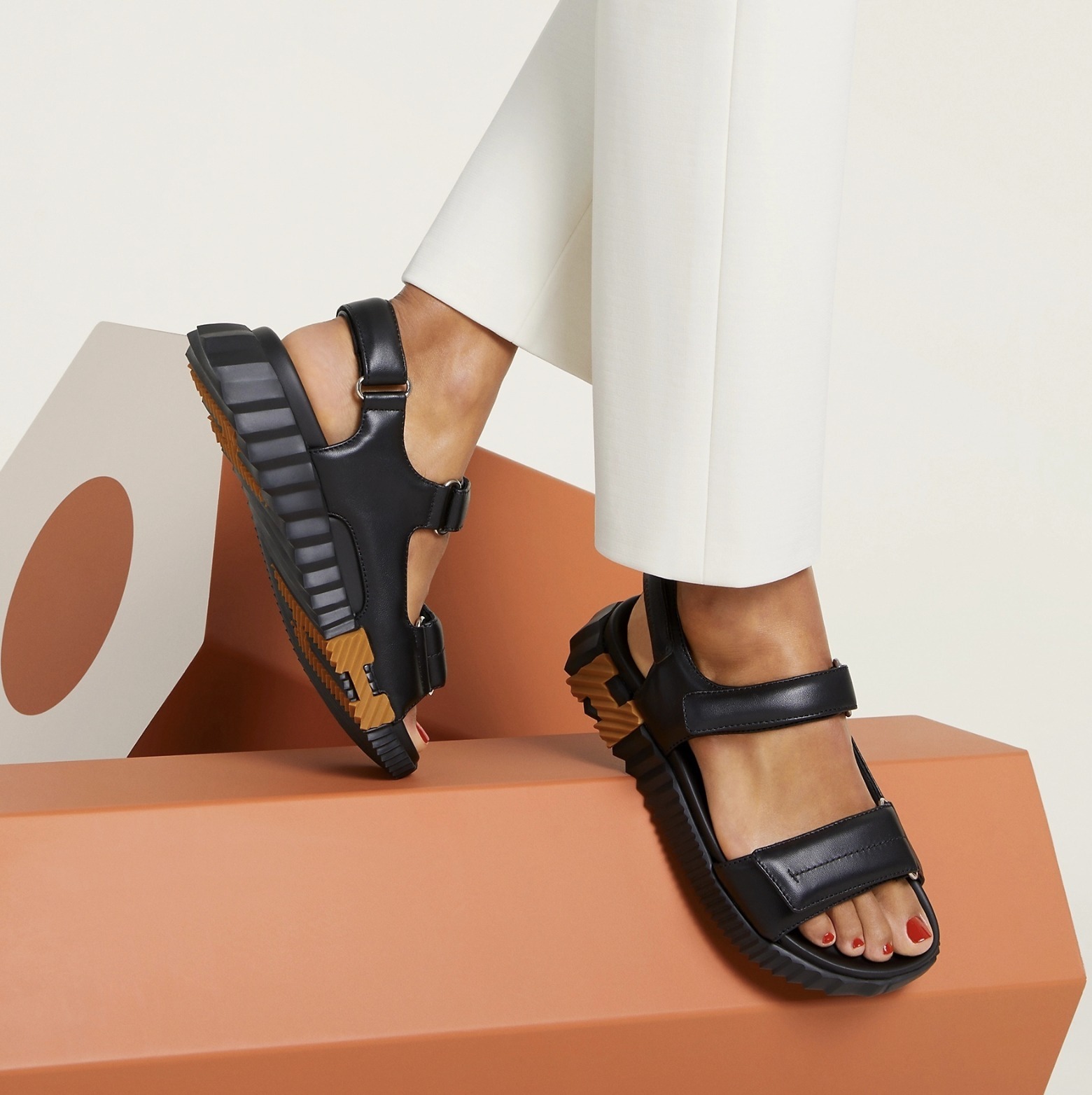【大人のリラクシーコーデ♪】HERMES サンダル 大人のリラクシーコーデ♪】HERMES サンダル