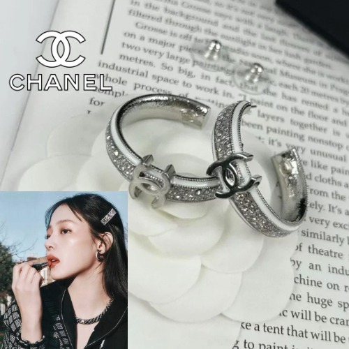 《存在感抜群！》CHANEL フープ ピアス シルバー