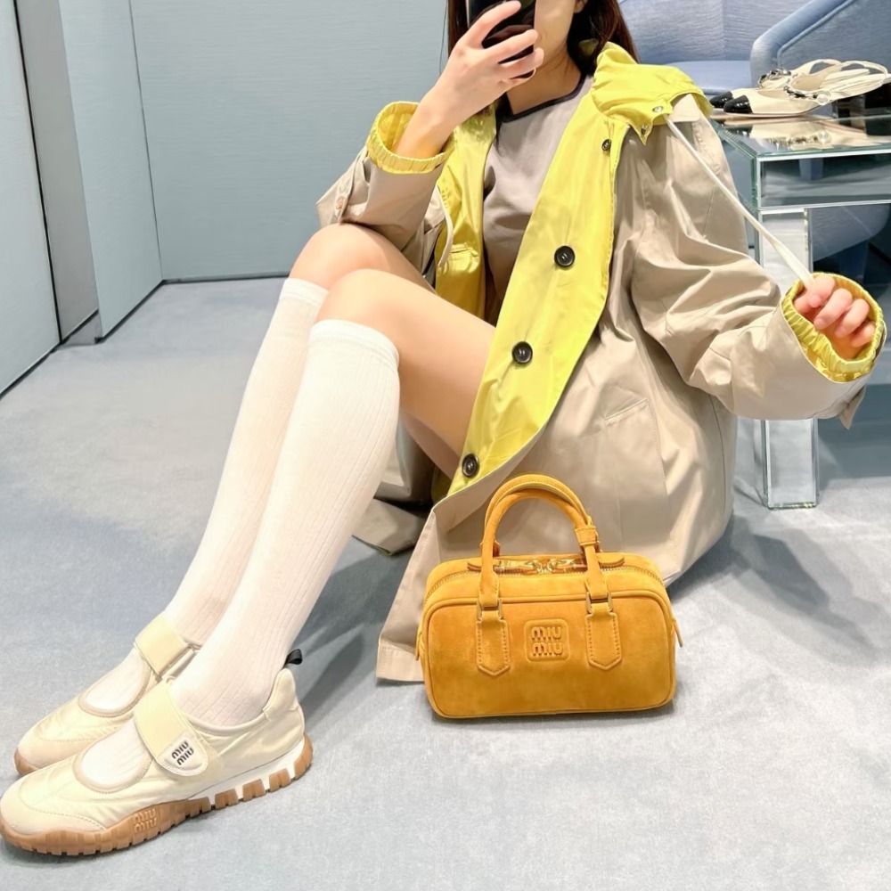 《マストバイ》【MiuMiu】パナマとテクニカルポンジェのブルゾン