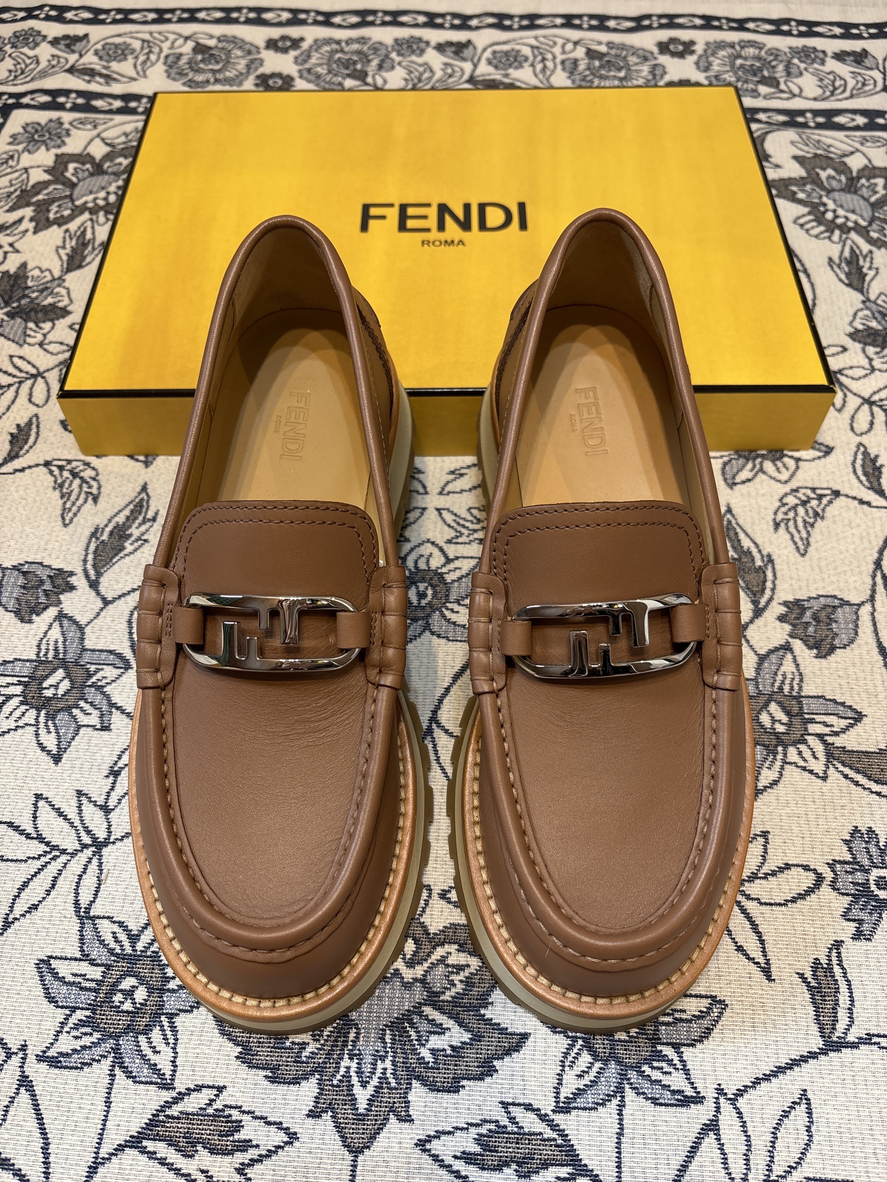 【FENDI】ユニセックスOK！オーロックローファー♡